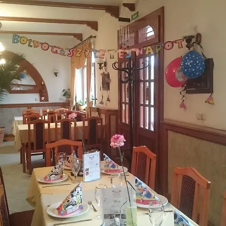 Guest house Park Panzio Es Etterem Asvanyraro