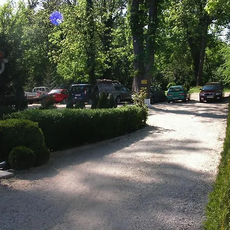 Guest house Park Panzio Es Etterem *