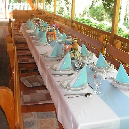 Guest house Park Panzio Es Etterem *