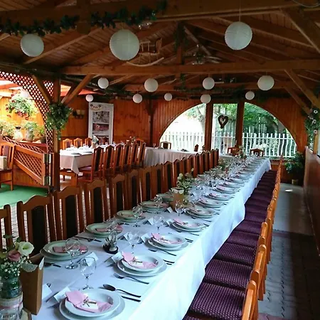 Guest house Park Panzio Es Etterem *